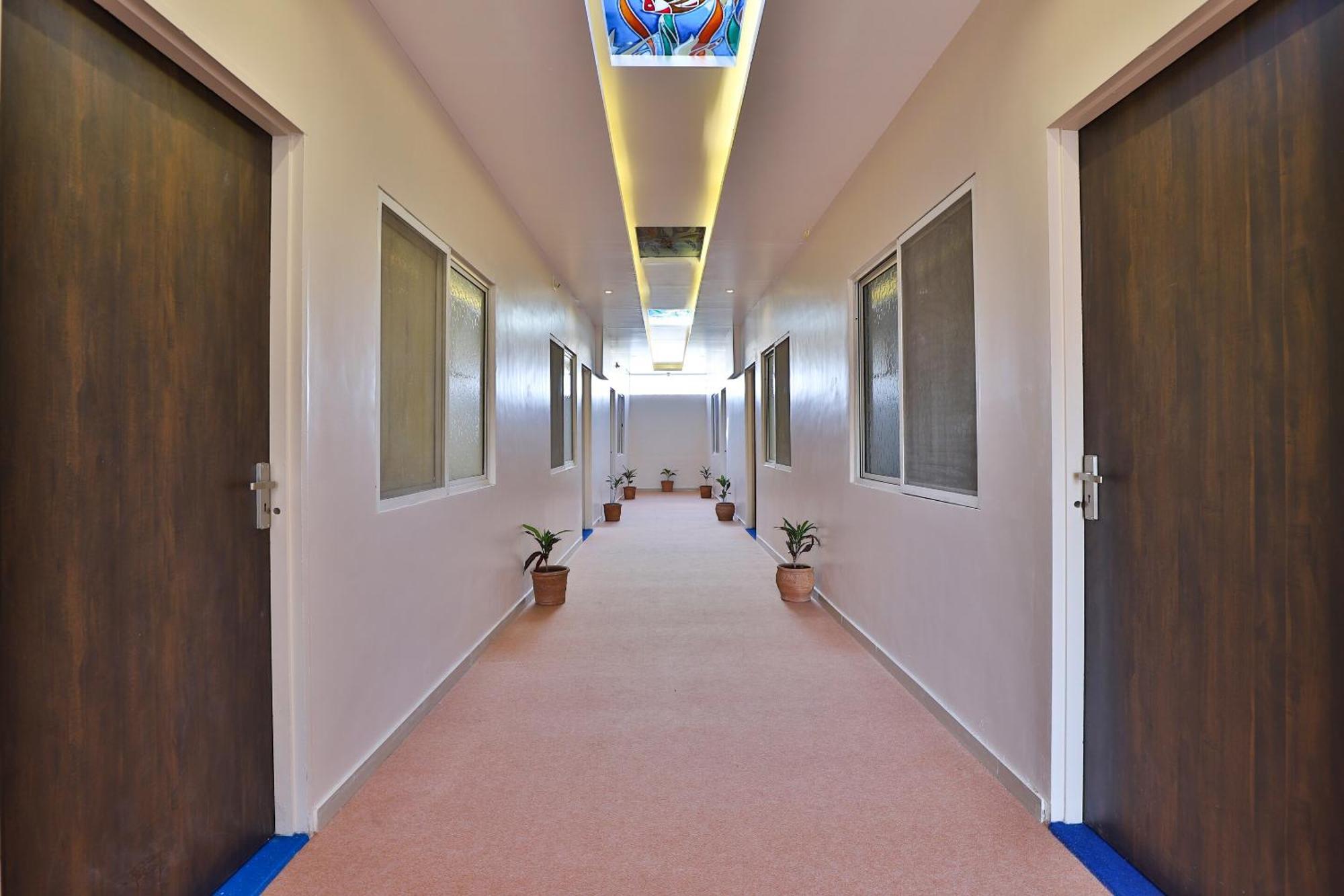 Oyo Milan Party Hall Vadodara Exterior foto